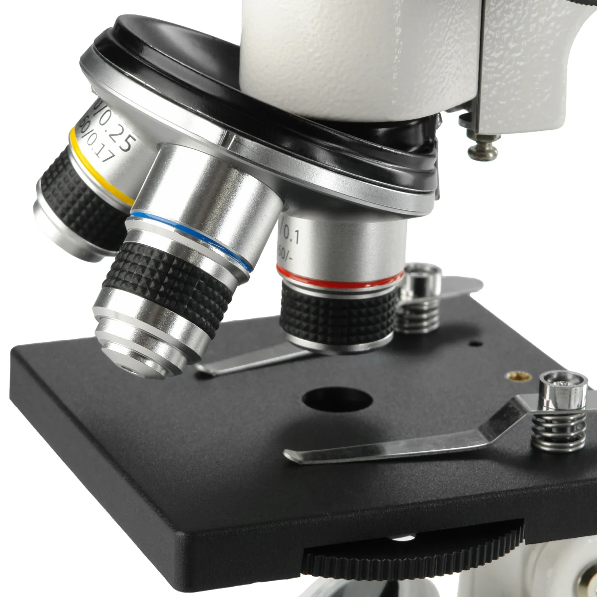 Револьверное устройство, безреечный предметный столик с держателем препарата.