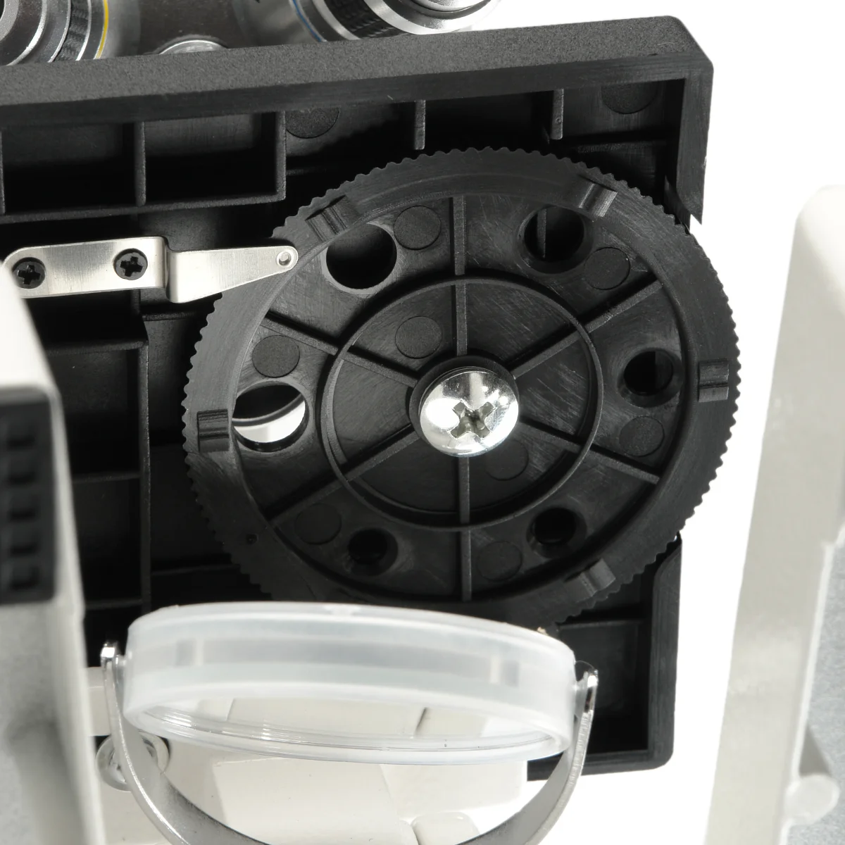 Поворотный диск для выбора диаметра апертурной диафрагмы.