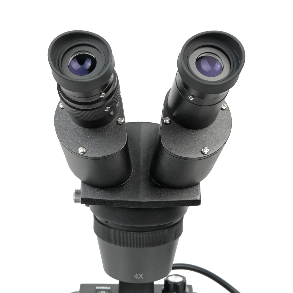 Оптическая головка с блоком объективов и окулярами.