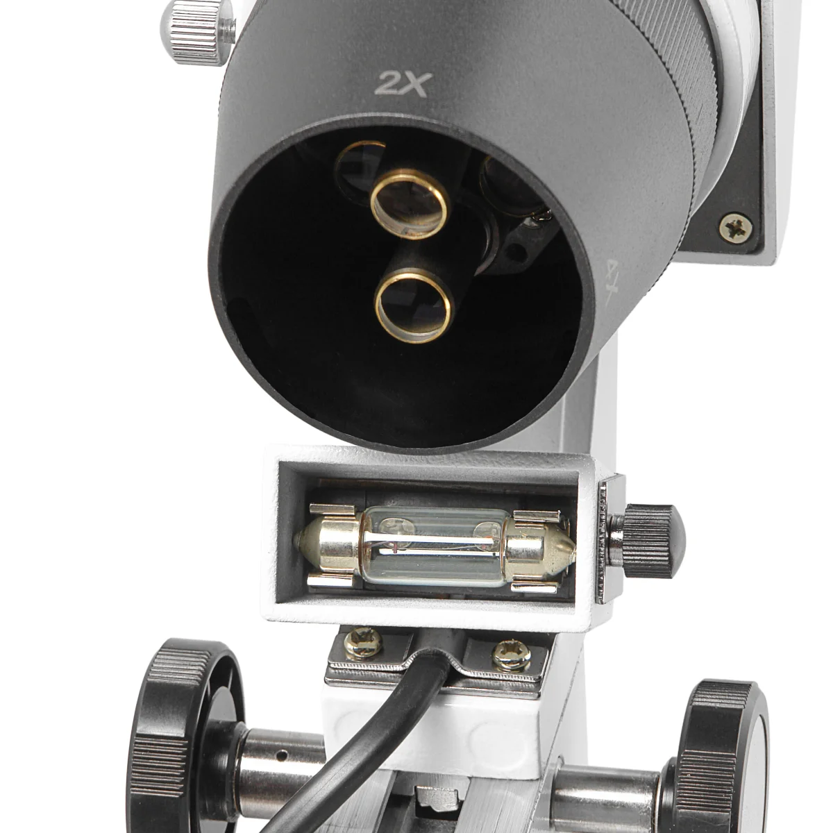 Блок объективов и галогенная лампа отраженного света.