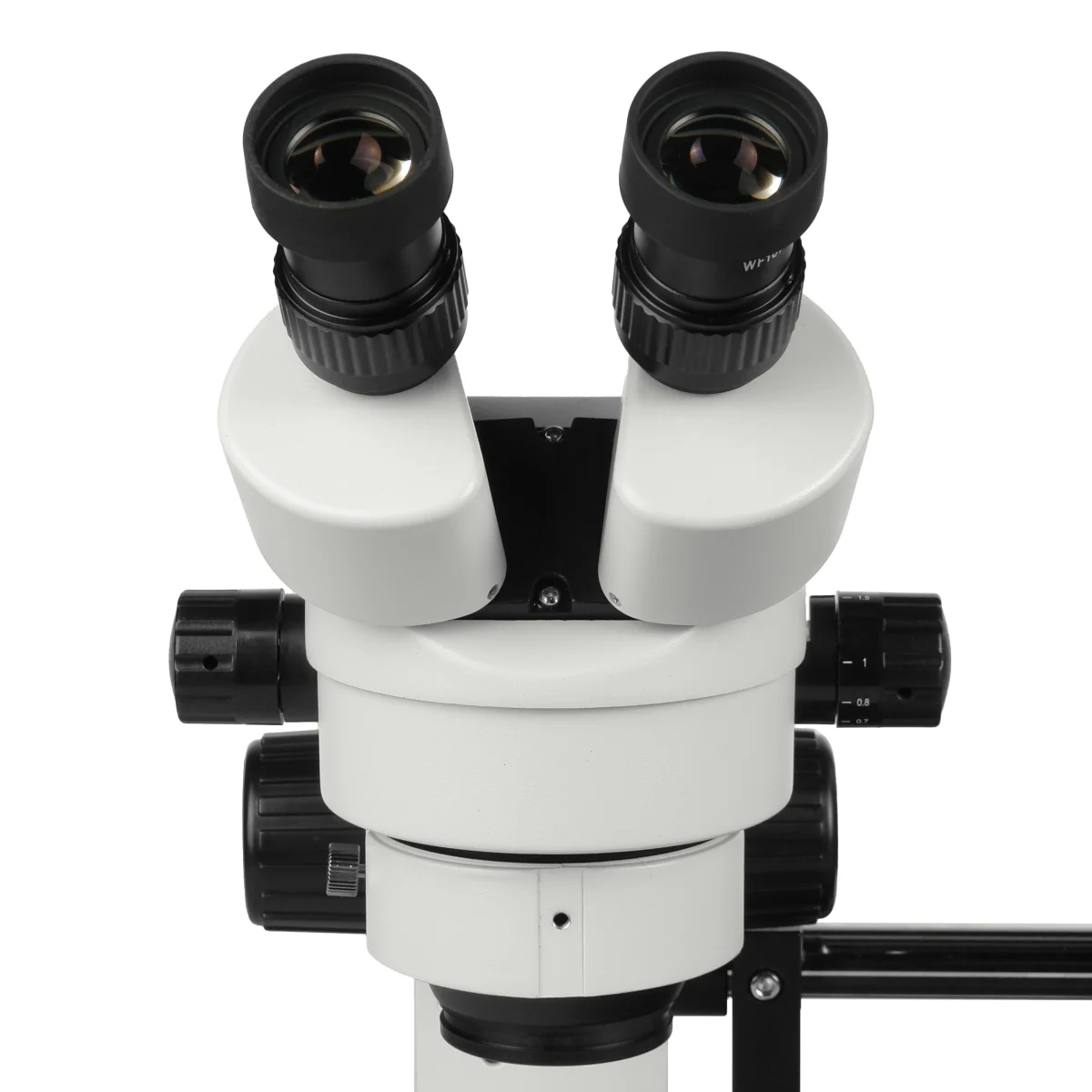 Оптическая головка с блоком объективов и окулярами.