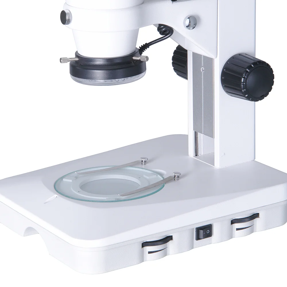 Предметный столик с прозрачной вставкой.