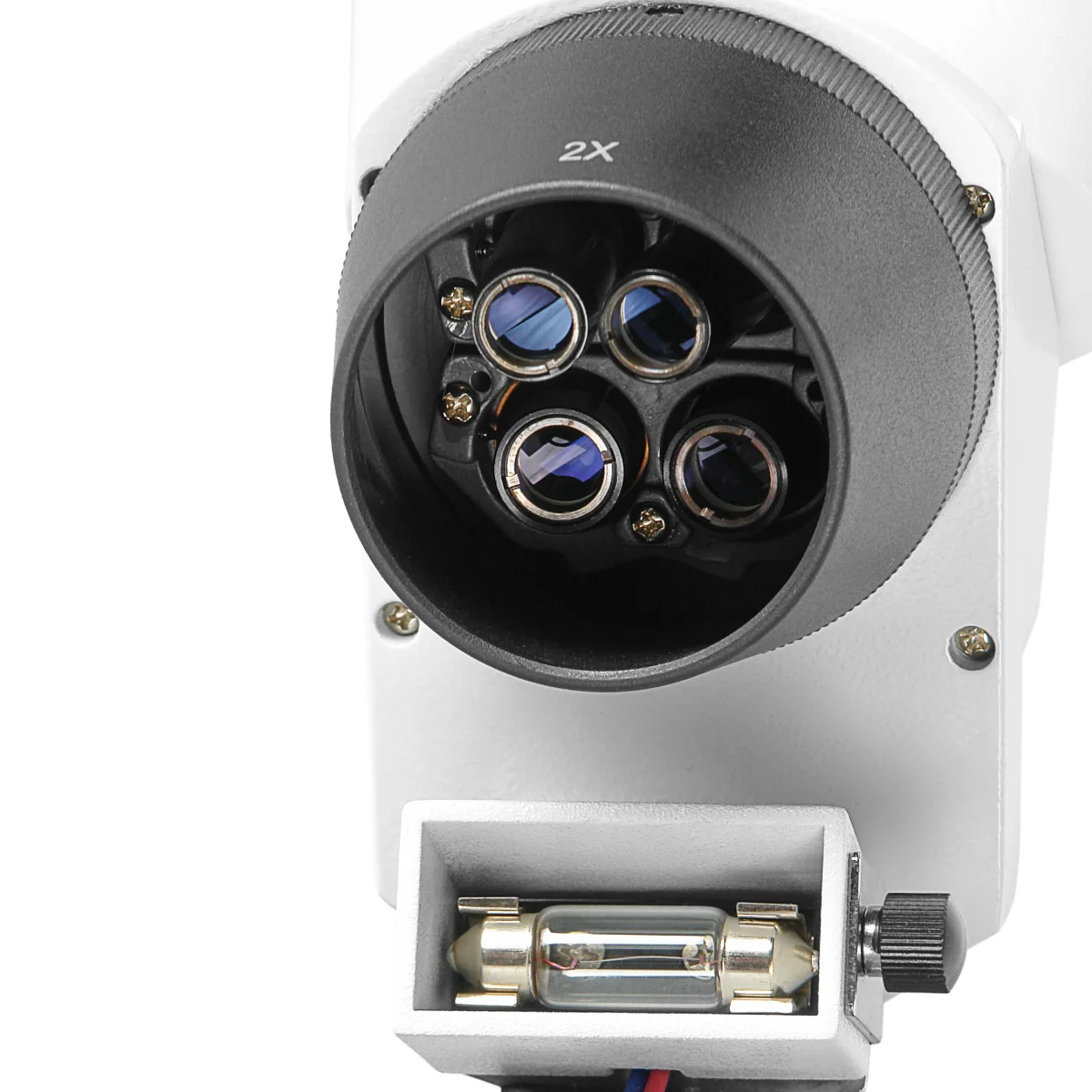 Блок объективов и галогенная лампа отраженного света.