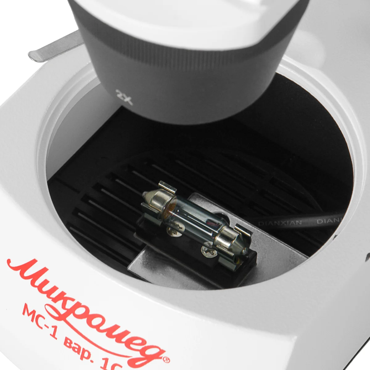 Галогенная лампа проходящего света.