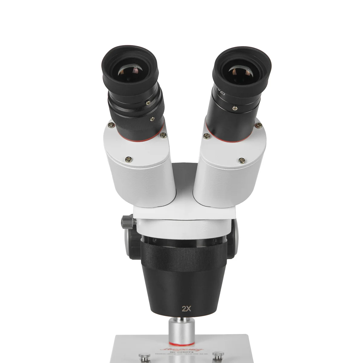 Оптическая головка с блоком объективов и окулярами.